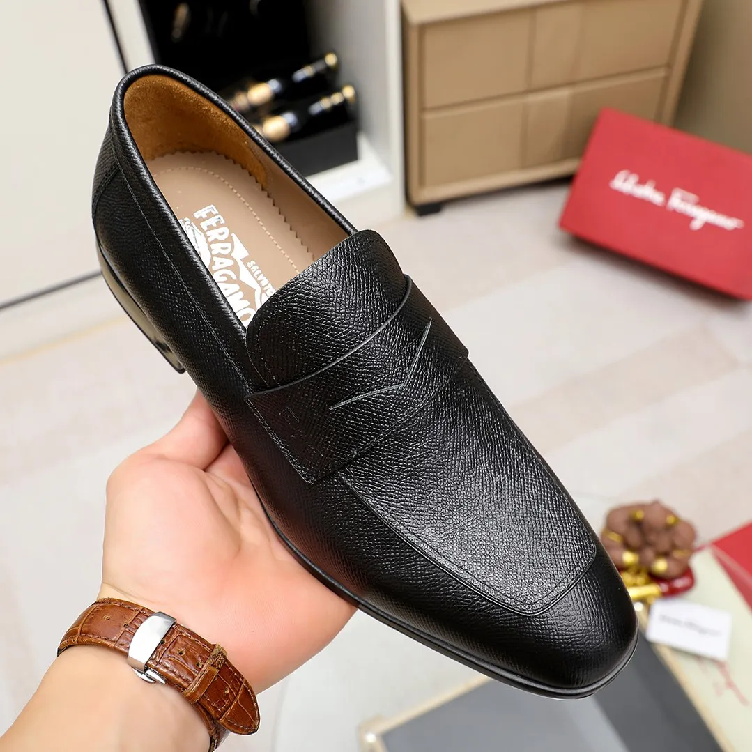 Men's shoes 💰600 🕷🕷🐂【Ferragamo】 Popular fashion casual shoes🇨🇳Official website counter 1:1 production, original mold opening💯Good quality can be seen, imported high-end first-layer pebbled calfskin, water-dyed🐂leather lining🌿very clear texture, high-quality waterproof, non-slip and wear-resistant outsole🎋high quality and low price, truly handmade🍓, 5 colors available! Code number 38-44 (45. To be customized)